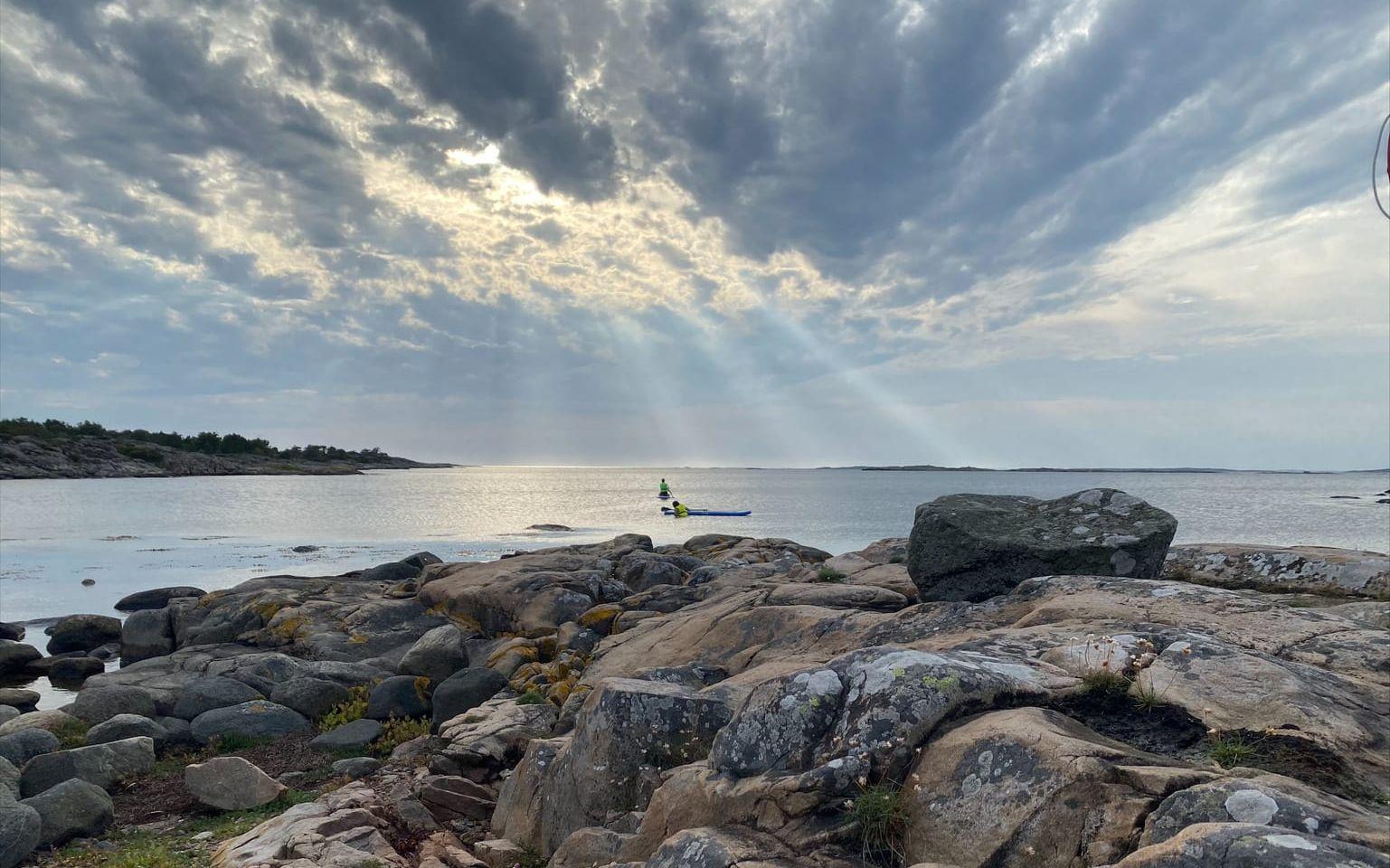 Ett dramatiskt molnspel över Vallda Sandö i mitten av juli. 